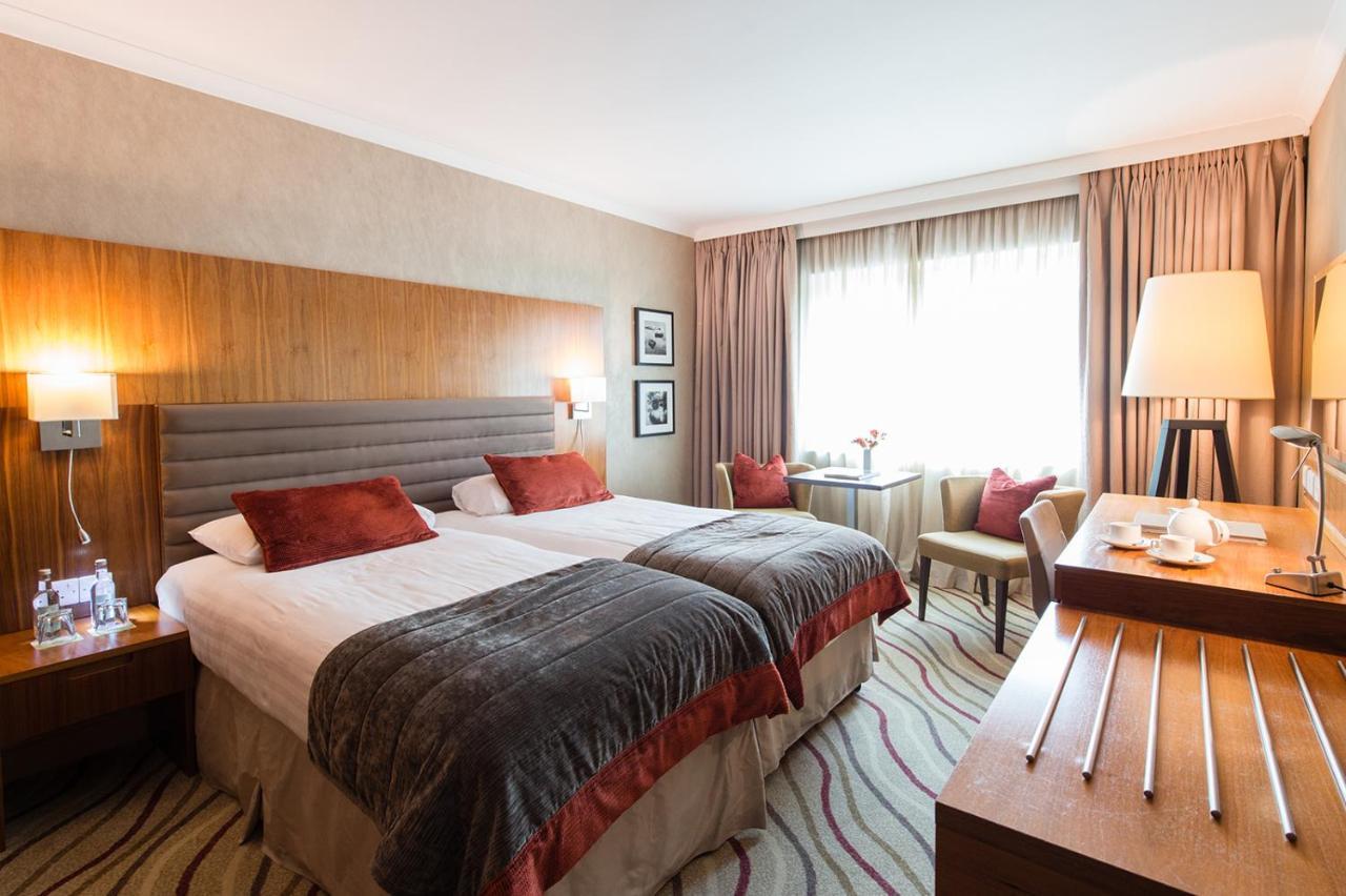 Lakeside Park Hotel & Spa Fishbourne  Bagian luar foto