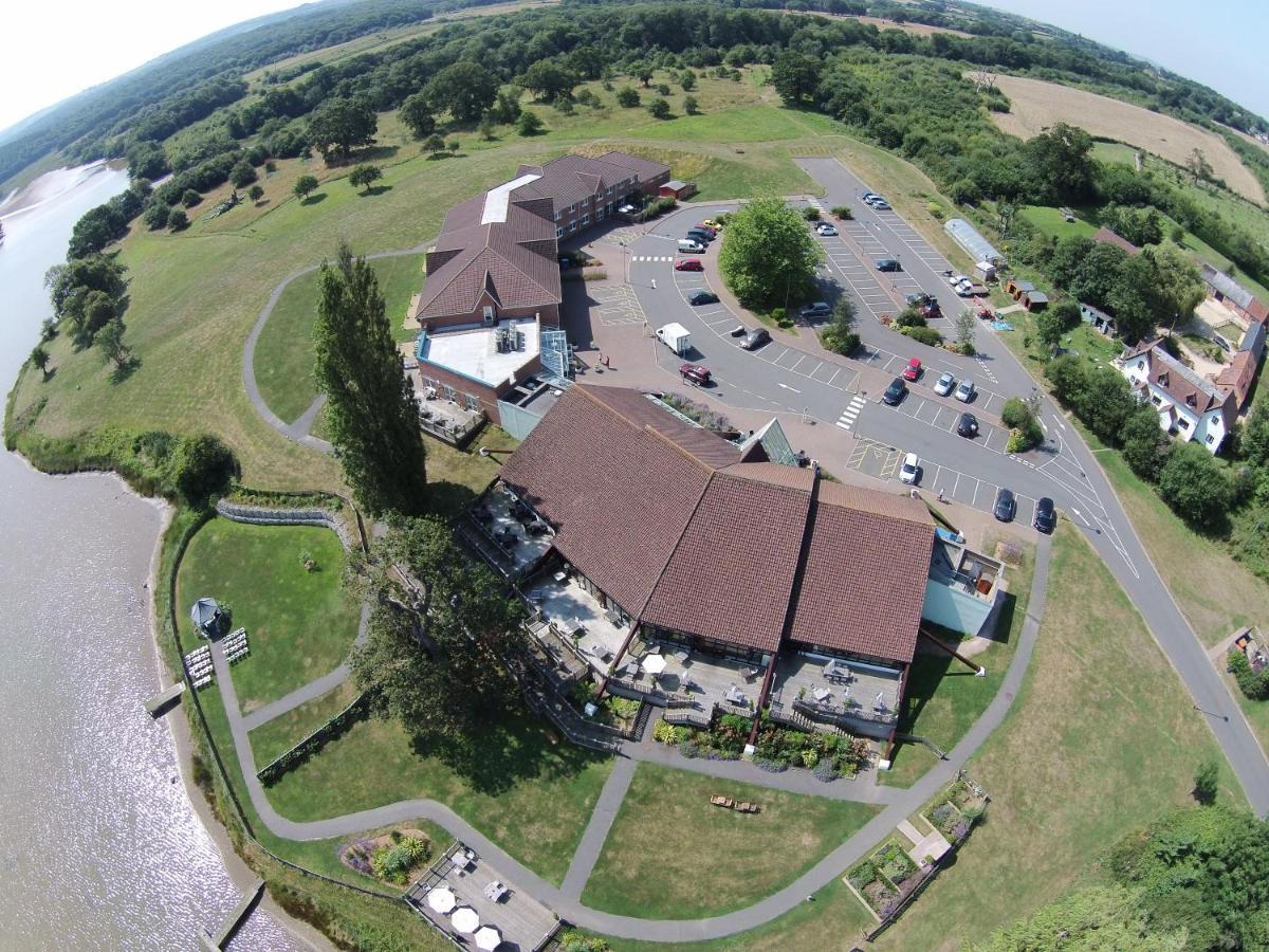 Lakeside Park Hotel & Spa Fishbourne  Bagian luar foto