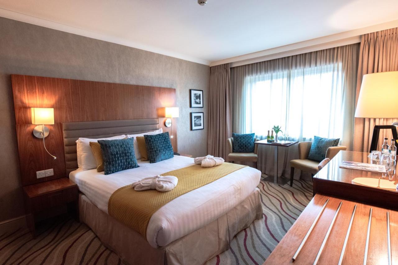 Lakeside Park Hotel & Spa Fishbourne  Bagian luar foto