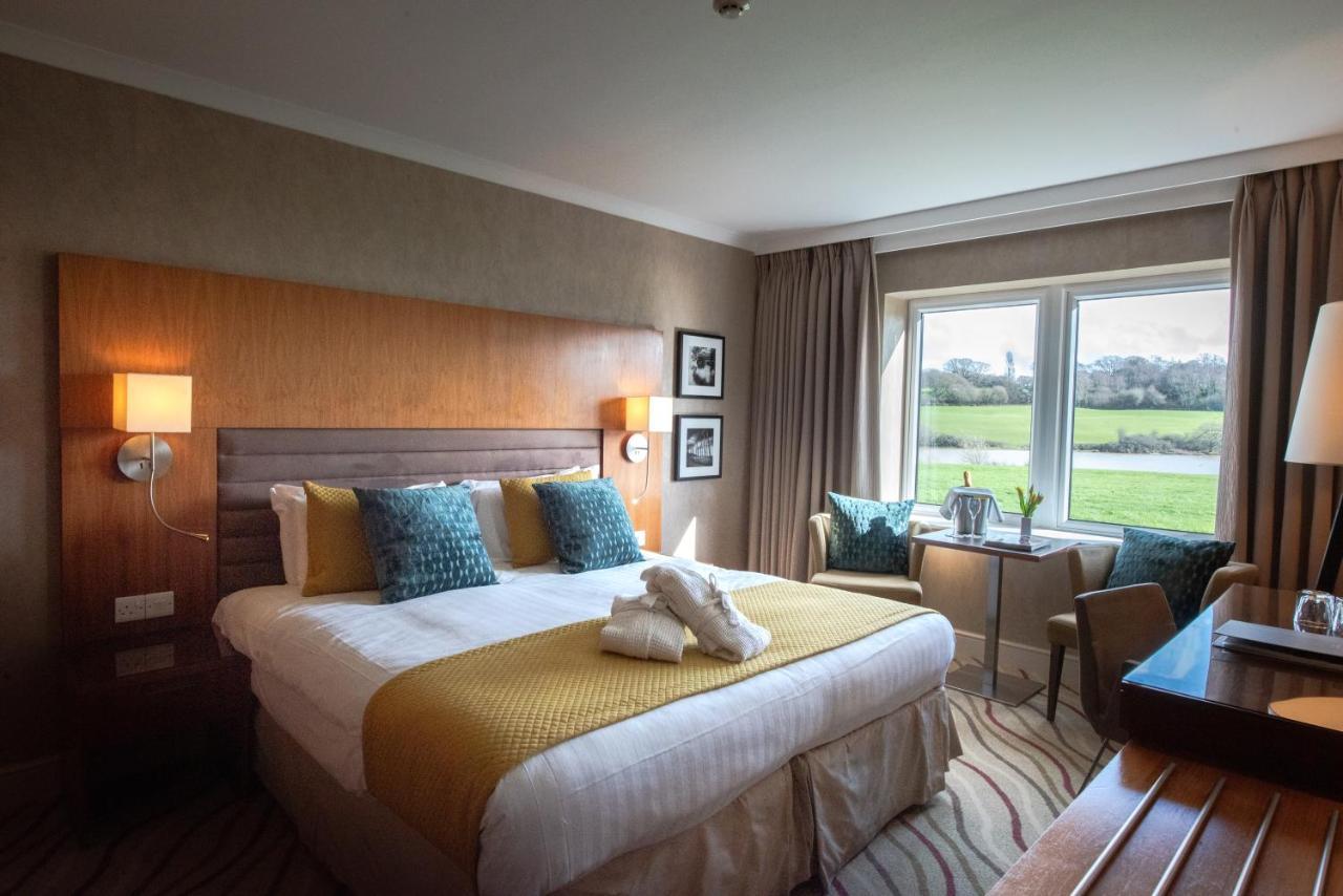 Lakeside Park Hotel & Spa Fishbourne  Bagian luar foto