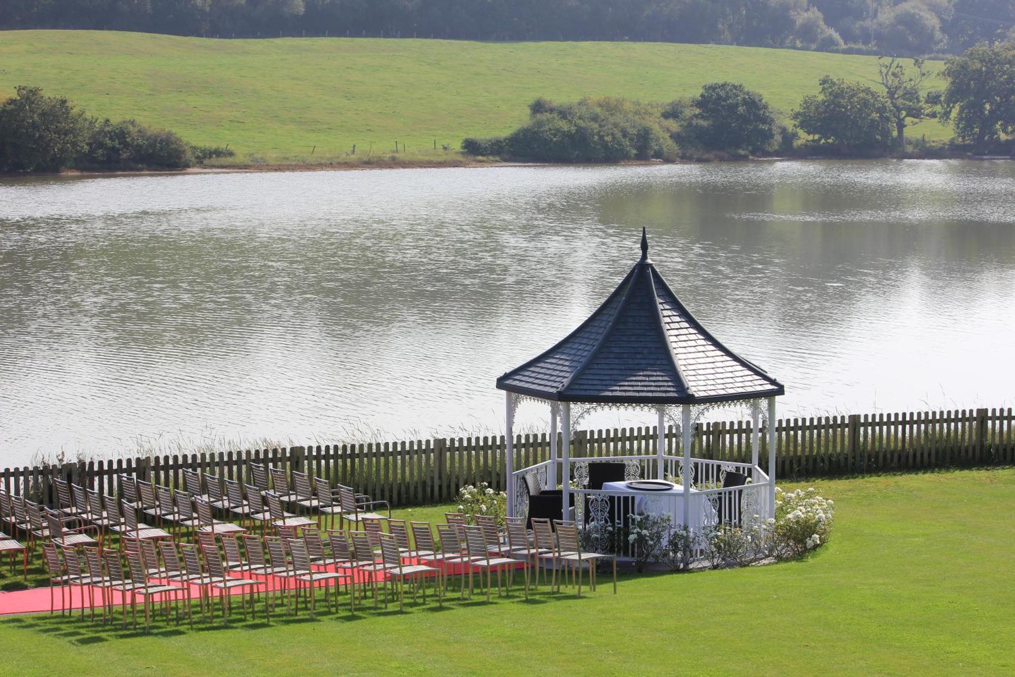 Lakeside Park Hotel & Spa Fishbourne  Bagian luar foto