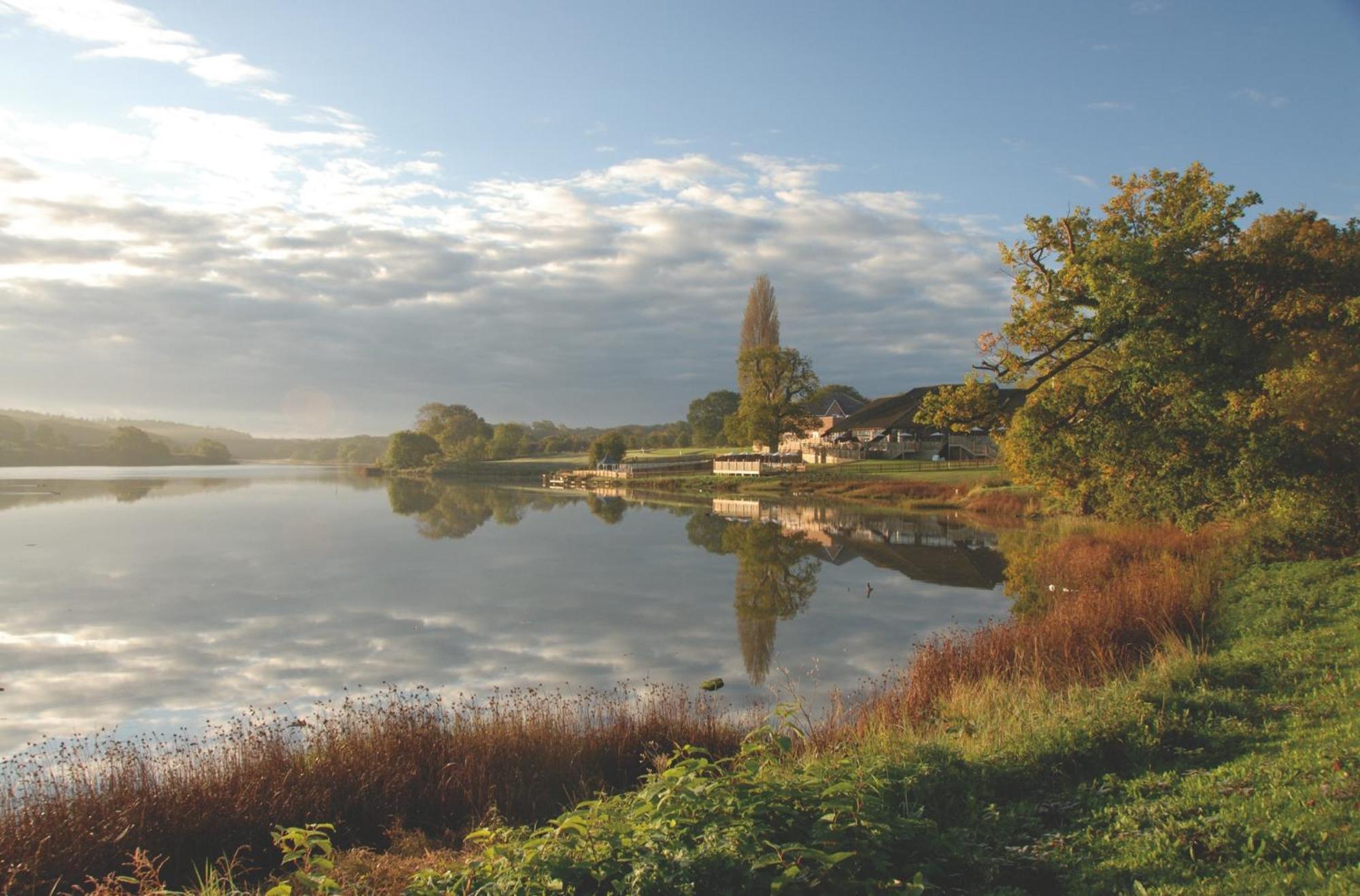 Lakeside Park Hotel & Spa Fishbourne  Bagian luar foto