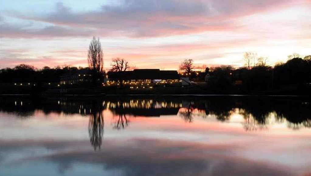 Lakeside Park Hotel & Spa Fishbourne  Bagian luar foto