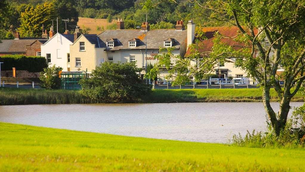 Lakeside Park Hotel & Spa Fishbourne  Bagian luar foto